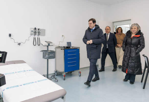 Mañueco visita centro de salud Aguilar de Campoo