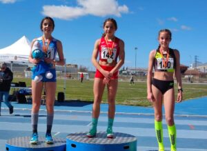 Marta Cabeza en el podio del autonómico. Fotografía: Puentecillas Palencia