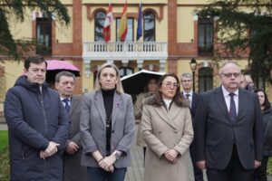 Minuto de silencio por el asesinato en Burgos de una mujer víctima de violencia machista
