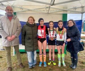 Ana Pérez en el Podio del Campeonato Regional de campo a través en Ólvega