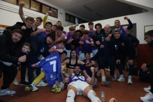Palencia CF celebrando la victoria ante Laguna