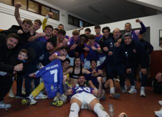 Palencia CF celebrando la victoria ante Laguna