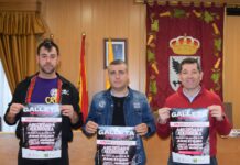 De izquierda a derecha: David Calderón, portavoz de la Asociación Galleta Rock; Giovanni Peláez, concejal de Festejos de Aguilar de Campoo; y Paco Hevia, director Corporativo de Galletas Gullón.