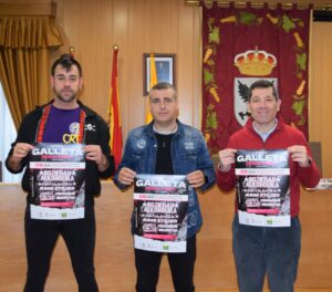 De izquierda a derecha: David Calderón, portavoz de la Asociación Galleta Rock; Giovanni Peláez, concejal de Festejos de Aguilar de Campoo; y Paco Hevia, director Corporativo de Galletas Gullón.