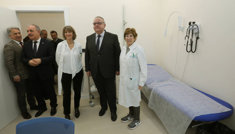 Visita del consejero de sanidad al centro de salud de Frómista 2