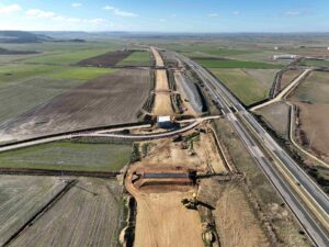 Imágenes de trabajos de plataforma de la LAV Palencia-Cantabria