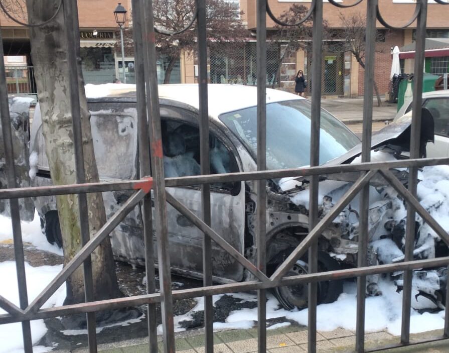 incendio furgoneta avenida asturias (2)