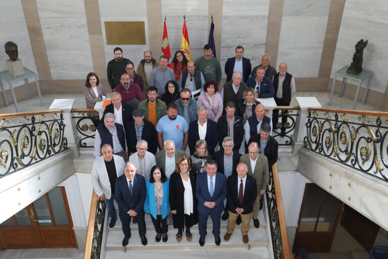 El 012 se expande a más de 40 municipios de Palencia para acercar los servicios públicos al medio rural, según anunció hoy el consejero de la Presidencia, Luis Miguel Gago, durante un acto en la Diputación