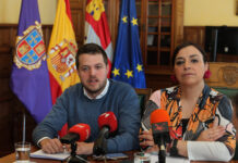 Brágimo (ICAL). La alcaldesa de Palencia, Miriam Andrés; y el concejal de Urbanismo, Agenta Urbana, Medio Ambiente, obras y movilidad, Álvaro Bilbao, informan sobre los temas abordados en la reunión mantenida ayer con Adif