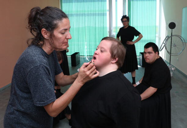 La compañía 'Includanza' de la Fundación San Cebrián, liderada por Natalí Camolez, ensaya su nuevo espectáculo 'Iris'. Brágimo (ICAL)