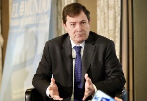 El presidente de la Junta y del PP de Castilla y León, Alfonso Fernández Mañueco, participa en las ''''Conversaciones Políticas'''' del Club de Prensa El Mundo-Diario de Castilla y León. Fotografía: Leticia Pérez (ICAL)