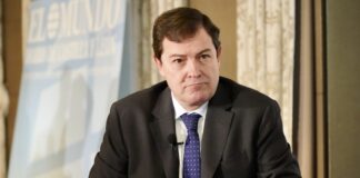 El presidente de la Junta y del PP de Castilla y León, Alfonso Fernández Mañueco, participa en las ''''Conversaciones Políticas'''' del Club de Prensa El Mundo-Diario de Castilla y León. Fotografía: Leticia Pérez (ICAL)