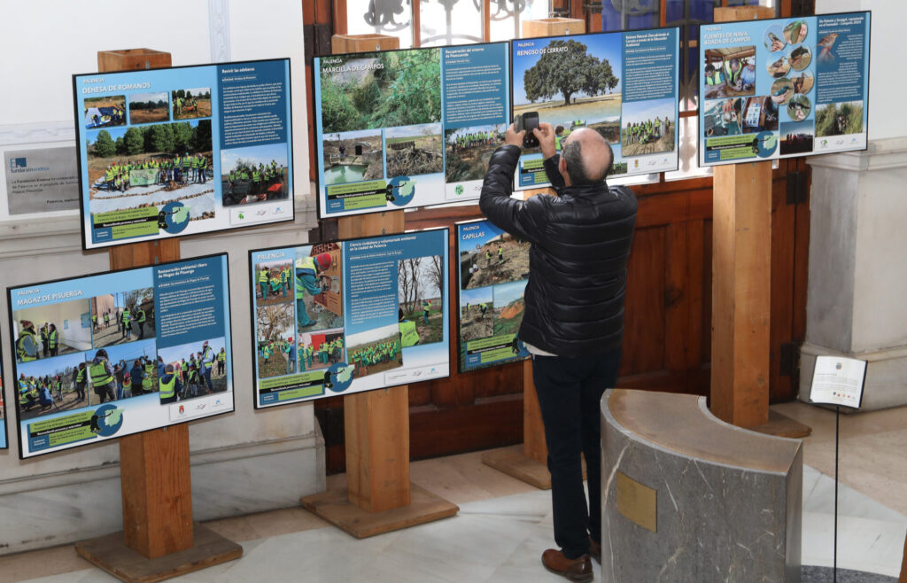 Exposición sobre voluntariado ambiental “Reconciliando personas y naturaleza” de Caja Burgos y La Caixa