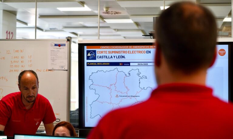 Fernández Mañueco participa en el Comité de Crisis establecido en el 112, junto a la vicepresidenta y el consejero de Sanidad
