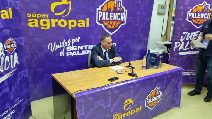 Luis Guil en rueda de prensa tras el partido ante Morón