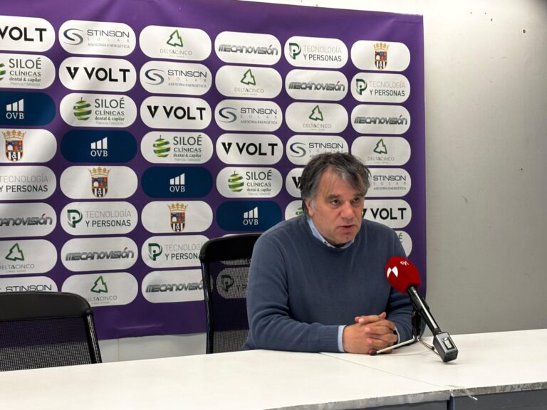 Miguel Ángel Miñambres en rueda de prensa tras el partido ante Mojados