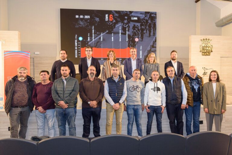Presentación de la Vuelta Ciclista Femenina en el Centro Cultural Provincial