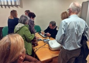 Vicente Vázquez presenta en Guardo su libro de relatos sobre la memoria y el paso del tiempo