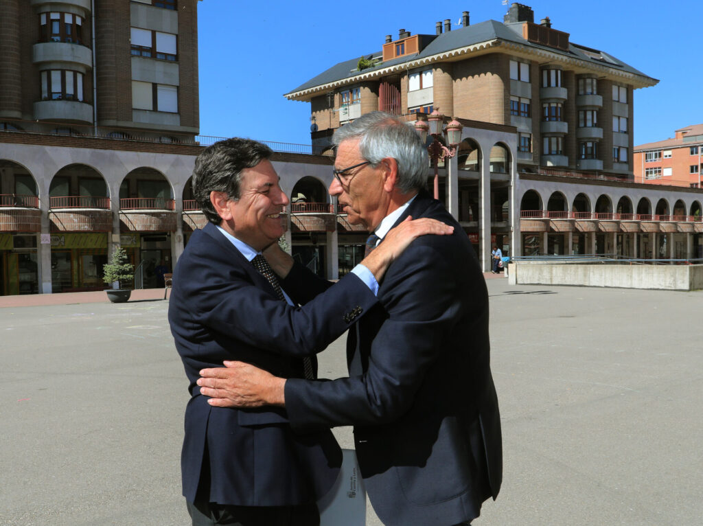 El consejero de Economía y Hacienda y portavoz, Carlos Fernández Carriedo, presenta los nuevos apoyos que el Instituto para la Competitividad Empresarial de Castilla y León (ICECYL) brinda al tejido empresarial en el ámbito rural. Fotografía: Brágimo (ICAL)