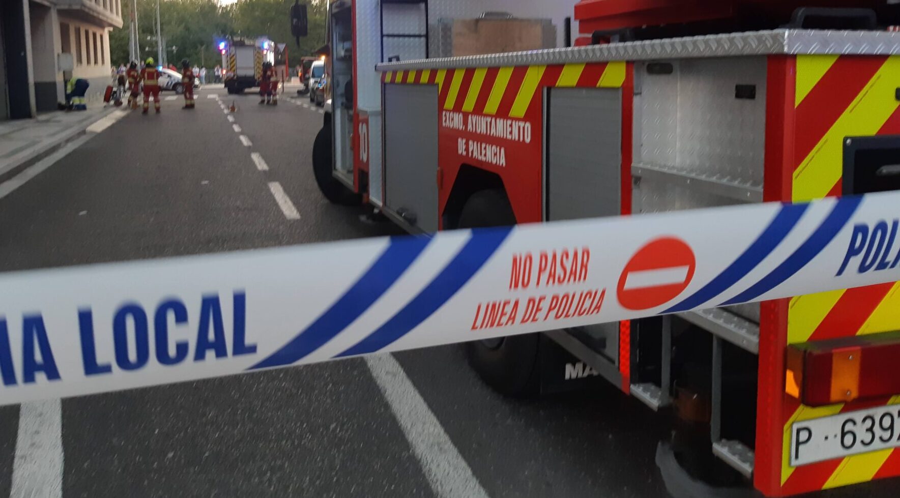 Imagen de archivo de una intervención de Bomberos de Palencia.  / Óscar Herrero