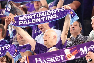 La grada en el encuentro contra Obradoiro