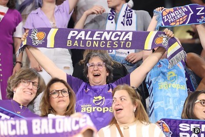 La grada en el encuentro contra Obradoiro