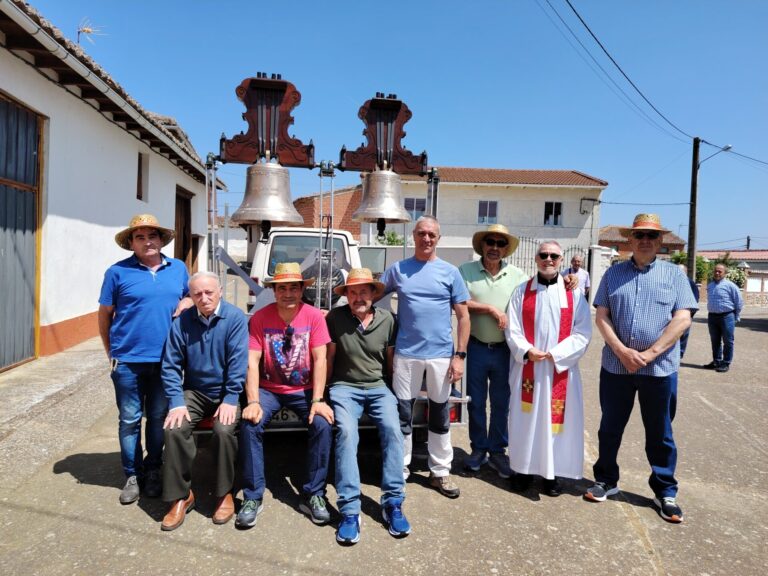 Campaneros Villaltanos durante el recorrido por el Camino de Santiago