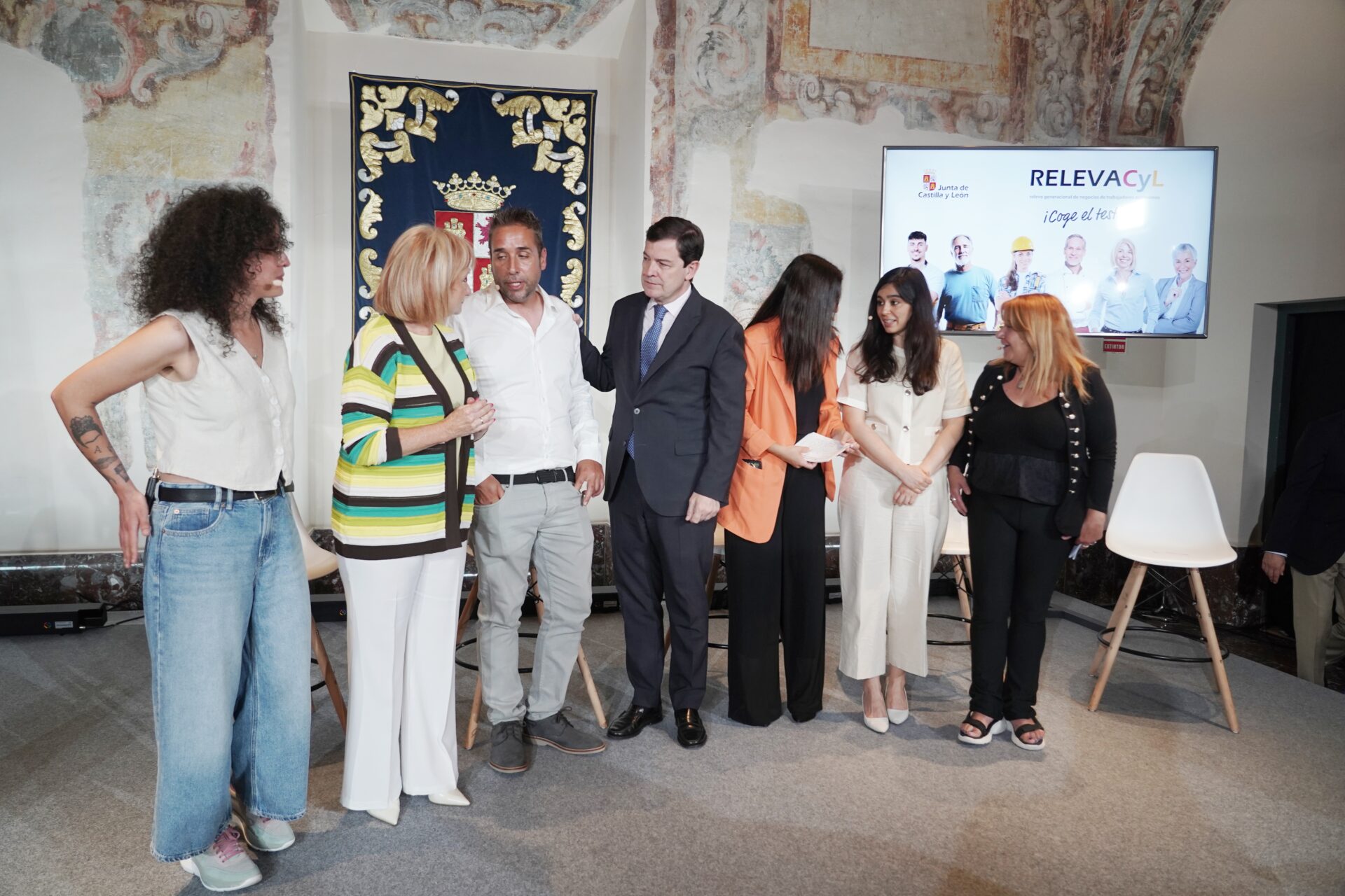 El presidente de la Junta de Castilla y León, Alfonso Fernández Mañueco, presenta el programa Relevo Generacional del Autónomo (RELEVACYL) . / ICAL