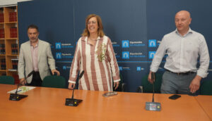 El director de Itagra, Asier Saiz, la presidenta de la Diputación, Ángeles Armisén, y el diputado de Desarrollo agrario, Luis Calderón