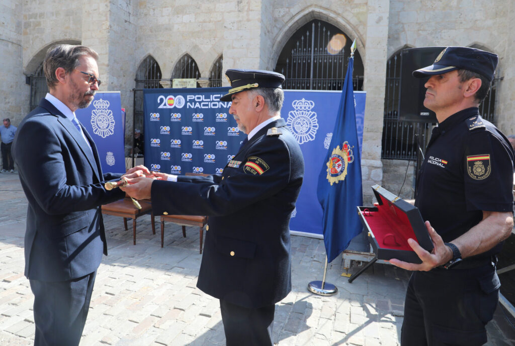Acto de homenaje a los caídos victimas del terrorismo en la Policía Nacional