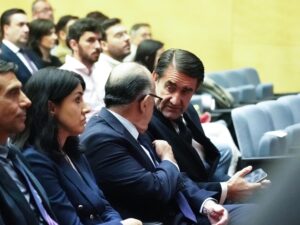 El consejero de Medio Ambiente, Vivienda y Ordenación del Territorio, Juan Carlos Suárez-Quiñones, asiste al encuentro anual de entidades adheridas al Pacto de Economía Circular de Castilla y León. Fotografía: Rubén Cacho (ICAL)