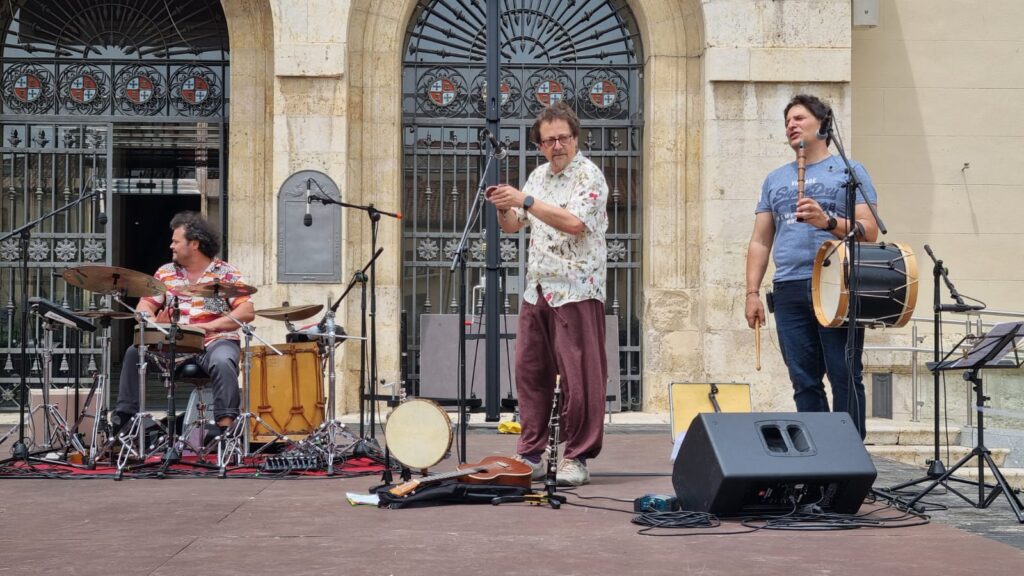 VERMÚ FOLK con PATAS DE PECES