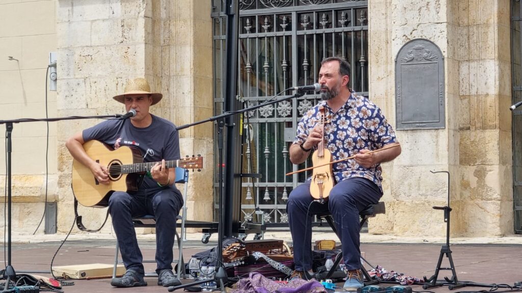 VERMÚ FOLK con PATAS DE PECES