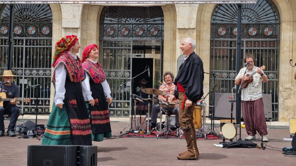 VERMÚ FOLK con PATAS DE PECES