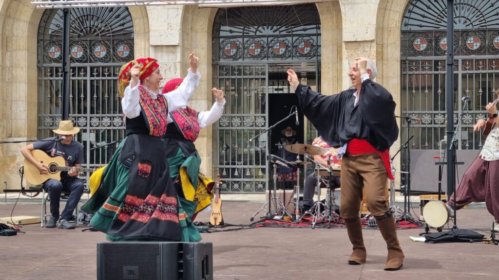 VERMÚ FOLK con PATAS DE PECES