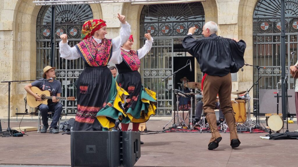 VERMÚ FOLK con PATAS DE PECES