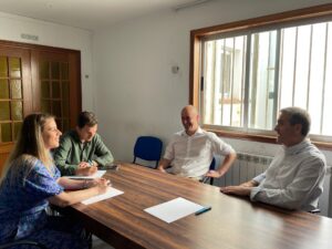 El Grupo Popular con los representantes hoteleros. Fotografía: Partido Popular