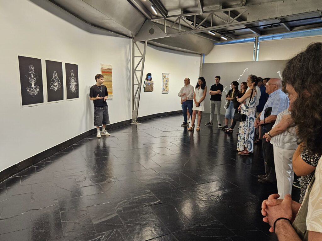 La exposición ‘De aquí. Ahora’ fusiona arte contemporáneo y raíces palentinas en el Museo de Palencia