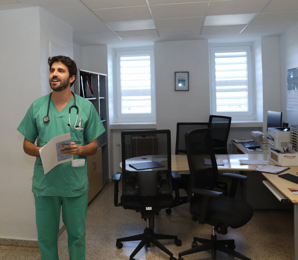 Dr. Daniel Robles de la Osa, que ha sacado la mejor nota de Castilla y León en la especialidad de Digestivo, ha realizado también el MIR en Palencia, en la imagan en la planta 8 del Hospital Río Carrión
