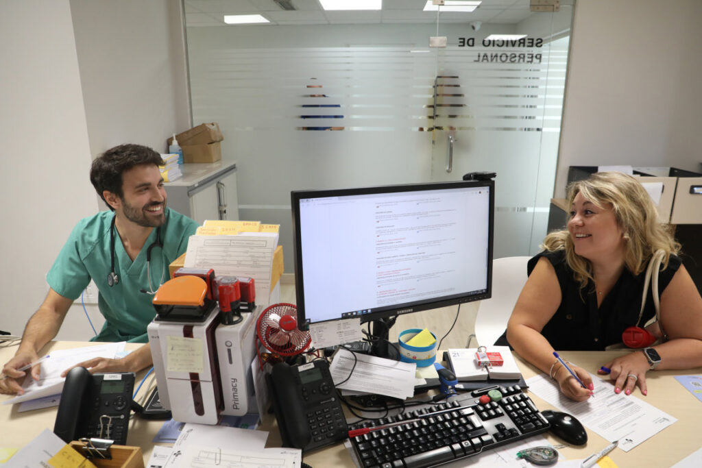 Dra. Teodora Teodosieva Todorova, Médico Residente que ha realizado el MIR en Primaria en Palencia y ha elegido Urgencias del Hospital Río Carrión para su primer contrato, al igual que el Dr. Daniel Robles de la Osa, que ha sacado la mejor nota de Castilla y León en la especialidad de Digestivo, ha realizado también el MIR en Palencia