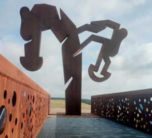 Escultura a los Thieldones en La Morterona de Saldaña