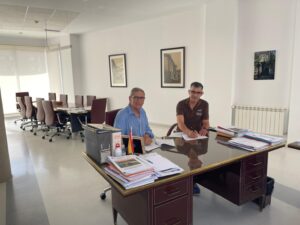 Firma del convenio entre el Ayuntamiento de Guardo y el Club Balonmano Fuentes Carrionas