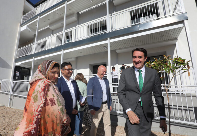 Junta entrega vivienda pública en Paredes de Nava