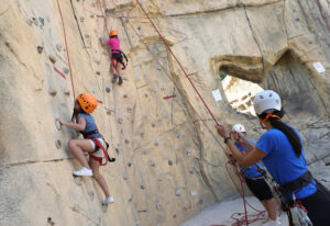 Niños desarrollando actividades de verano en el centro conocido como la Roca en la ciudad de Palencia. Fotografía: Brágimo (ICAL)