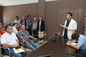 Pleno para el debate de moción de censura contra el actual alcalde de Melgar de Yuso, Eduardo Tejido(D) (PP) en el que se propone como nuevo regidor a Óscar Serna Azpeleta (I) (Cs)