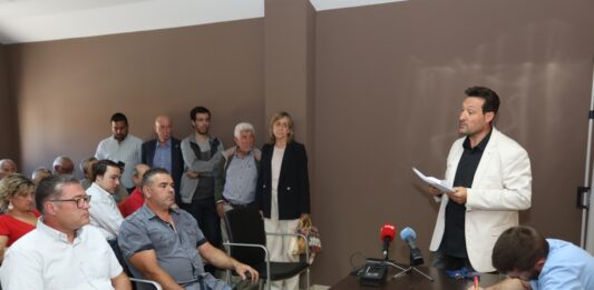 Pleno para el debate de moción de censura contra el actual alcalde de Melgar de Yuso, Eduardo Tejido(D) (PP) en el que se propone como nuevo regidor a Óscar Serna Azpeleta (I) (Cs)