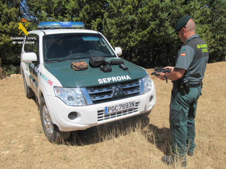 Seprona caza visores térmicos ilegales guardia civil sucesos