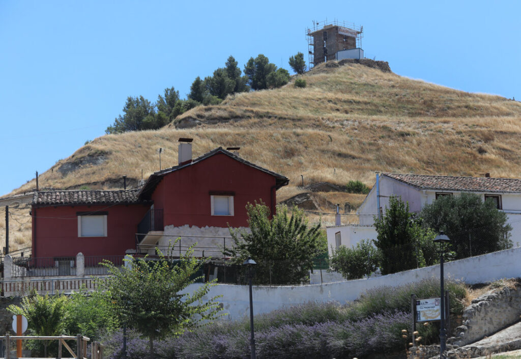 La Torre de telégrafo óptico de Tariego de Cerrato (Palencia), construida en 1844 en la segunda guerra Carlista, está siendo reconstruida