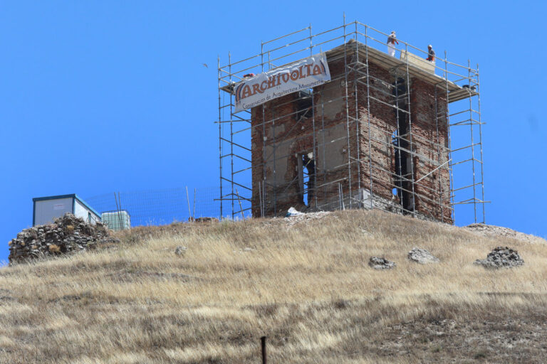 Reconstrucción de La Torre de telégrafo óptico de Tariego de Cerrato (Palencia), construida en 1844 en la segunda guerra Carlista