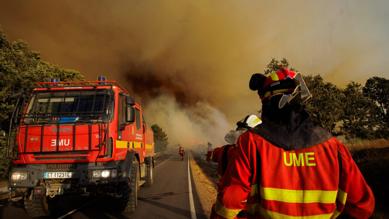 Incendio forestal en El Payo (Salamanca) en nivel 2. La proximidad de las llamas obliga a evacuar a los vecinos de El Payo (Salamanca)